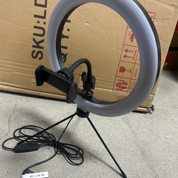 Victsing 10" LED Ring Light Tripod Adjustable Shades Phone Holder BH472A - Picture 5 of 7